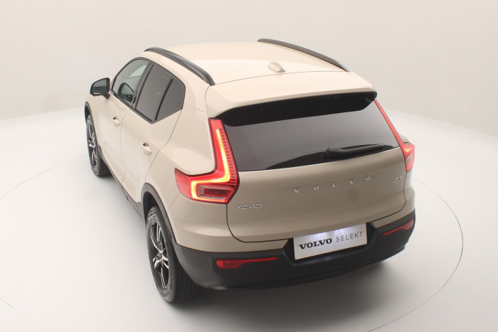 Volvo XC40 B3 PLUS DARK AUT CZ 1.maj