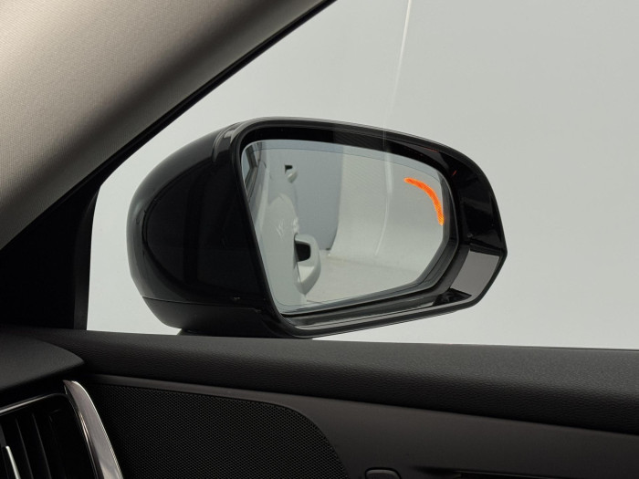 Volvo V60 B4 PLUS DARK CZ 1.maj