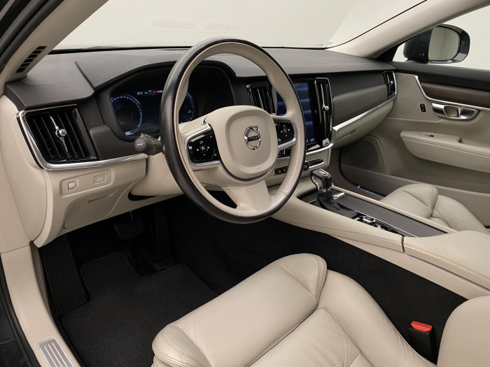 Volvo V90 CC D5 AWD MOMENTUM AUT CZ 2.0 d CC CC Momentum