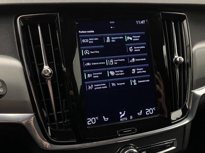 Volvo V90 D4 MOMENTUM AUT REZERVACE 2.0 d Momentum
