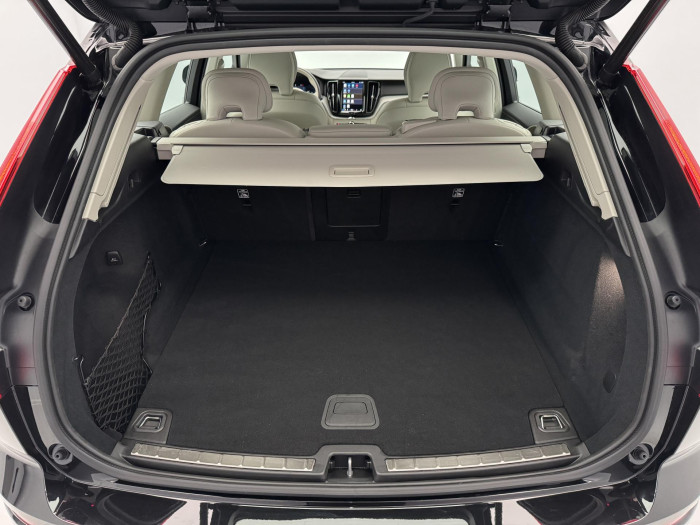 Volvo XC60 B5 AWD PLUS DARK AUT CZ 1.maj.