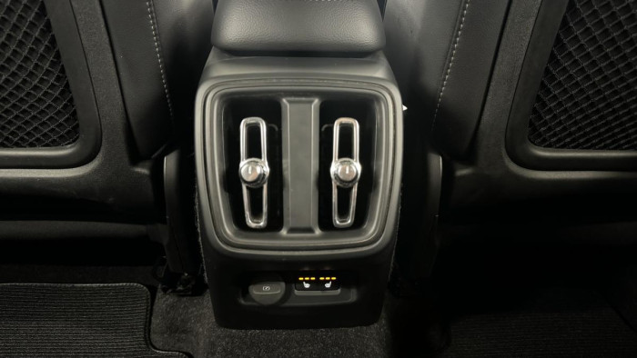 Volvo XC40 D3 INSCRIPTION REZERVACE 2.0 d
