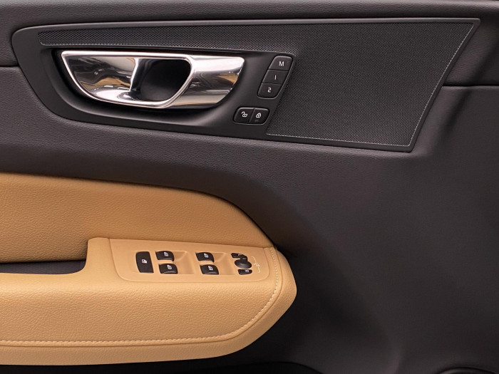 Volvo XC60 T5 AWD MOMENTUM AUT CZ 2.0 Momentum