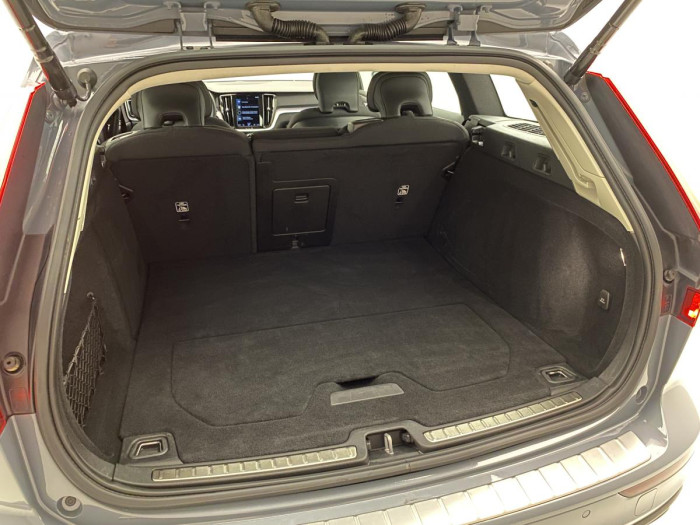 Volvo V60 B4 MOMENTUM AUT REZERVACE 2.0 Momentum