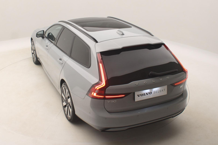 Volvo V90 T8 AWD ULTIMATE REZERVACE