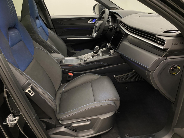 Lynk & Co 01 PHEV DCT AUT 1.maj REZERVACE