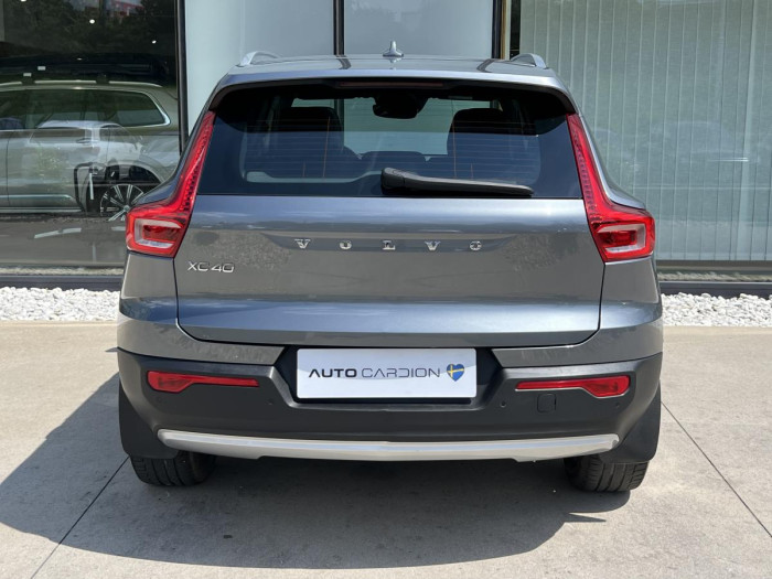 Volvo XC40 D4 AWD MOMENTUM Aut REZERVACE 2.0 d Momentum