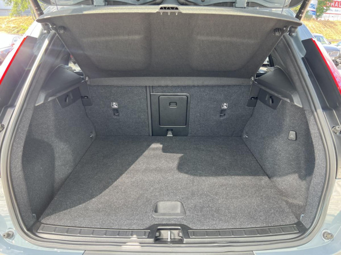 Volvo XC40 B4 AWD MOMENTUM Aut REZERVACE 2.0 Momentum