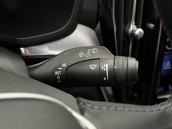 Volvo V60 B4 MOMENTUM POLESTAR REZERVACE 2.0 Momentum
