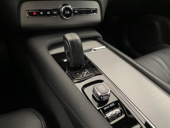 Volvo XC90 B5 AWD MOMENTUM REZERVACE 2.0 Momentum