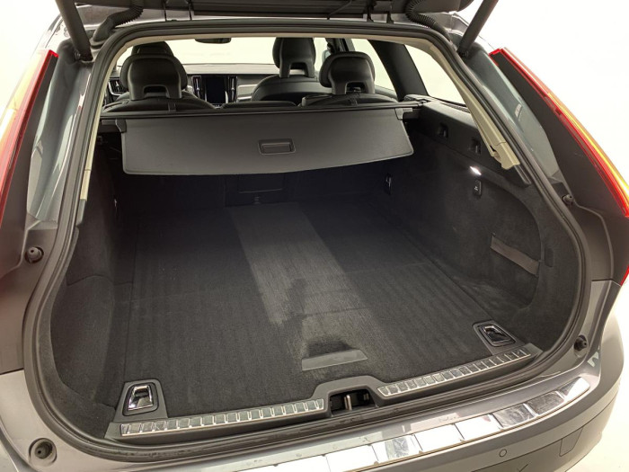 Volvo V90 CC D5 AWD MOMENTUM REZERVACE 2.0 d CC CC Momentum