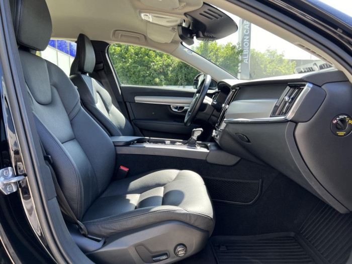 Volvo V90 D4 MOMENTUM POLESTAR Aut CZ 2.0 d Momentum