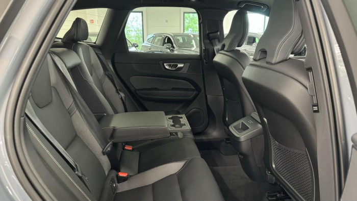 Volvo XC60 B4 AWD PLUS DARK AUT