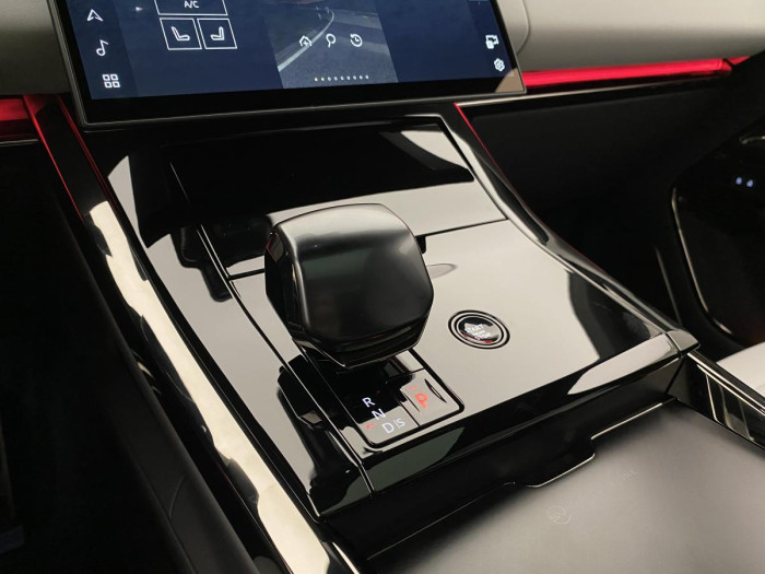 Land Rover Range Rover Sport P635 SV EDITION ONE AWD AUT 4.4 Edition