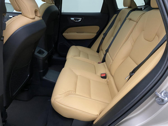 Volvo XC60 T6 AWD AT RECHARGE BRIGHT PLUS 2.0 AT Plus