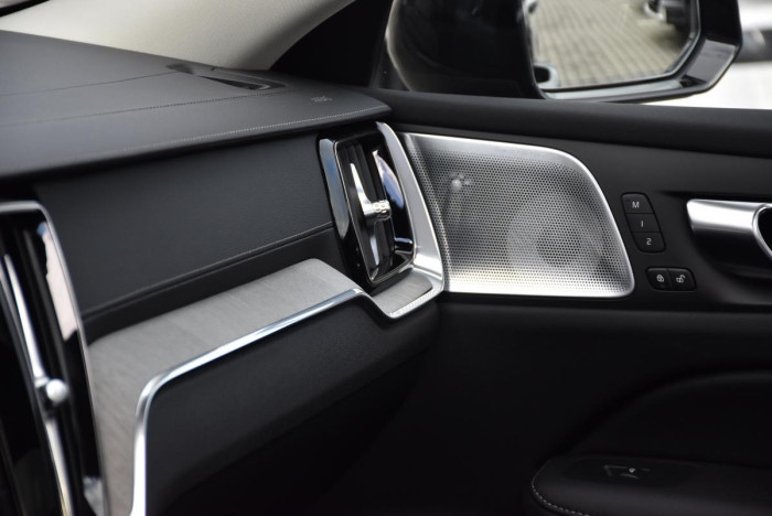 Volvo V60 CC B5 AWD ULTIMATE REZERVACE 2.0 CC CC