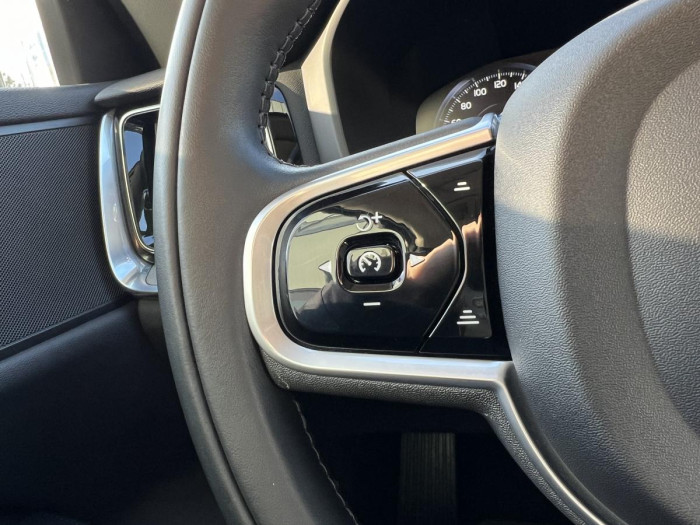 Volvo V60 CROSS COUNTRY B4 AWD REZERVACE