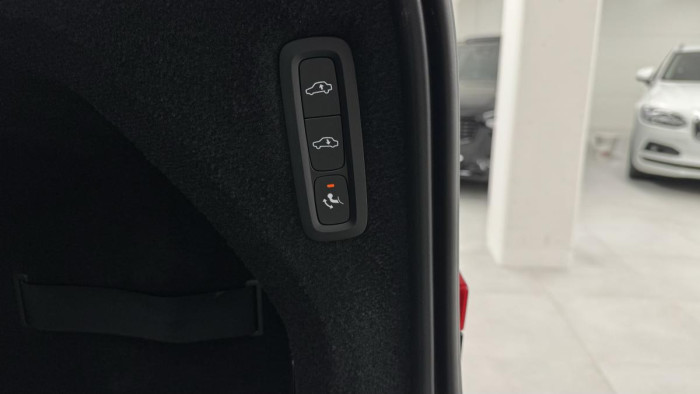 Volvo XC90 B5 AWD ULTIMATE REZERVACE