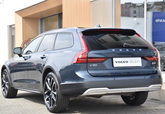 Volvo V90 CC B4 AWD PLUS BRIGHT 1.maj.