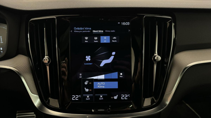 Volvo V60 B4 R-DESIGN AUT REZERVACE