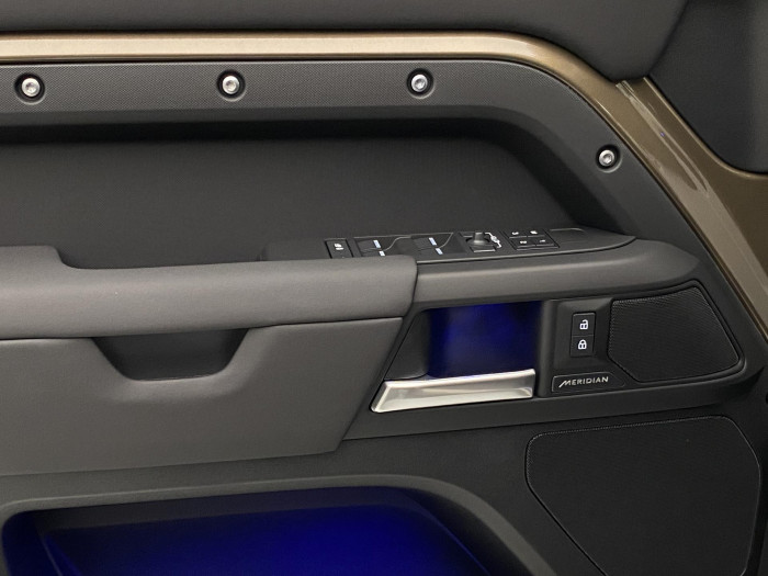 Land Rover Defender 110 D250 X-DYNAMIC SE AWD AUT 3.0 d Dynamic SE