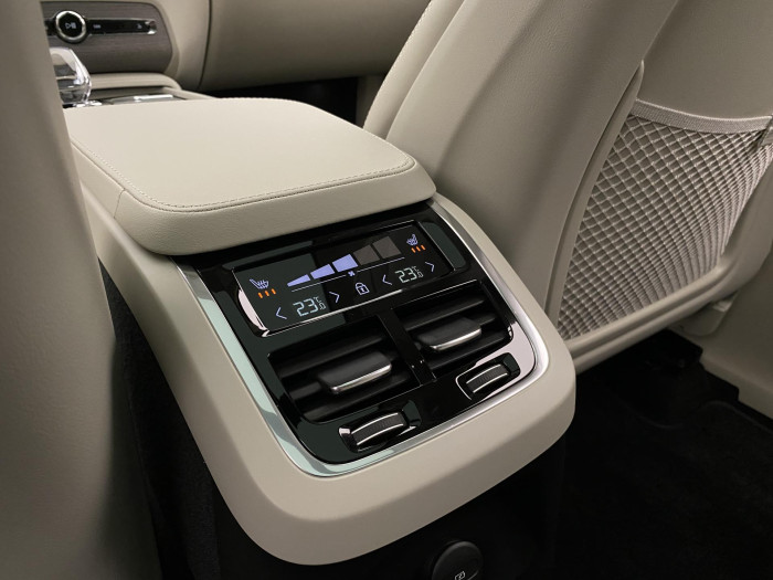 Volvo XC90 T8 AWD ULTRA DARK AUT CZ 7m