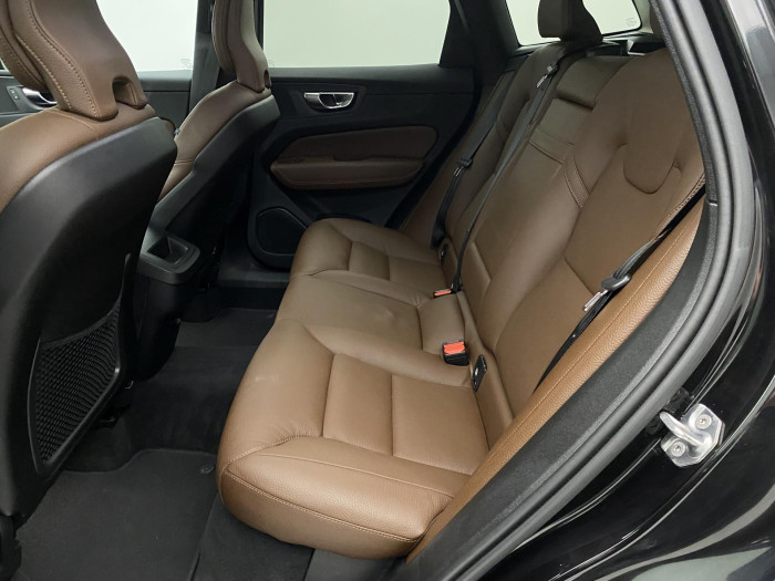 Volvo XC60 T5 AWD INSCRIPTION AUT CZ