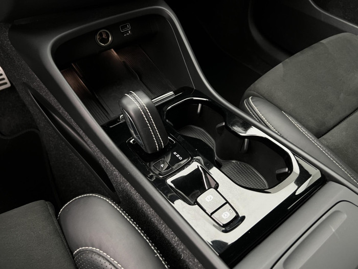 Volvo XC40 D4 AWD R-DESIGN AUT CZ 2.0 d