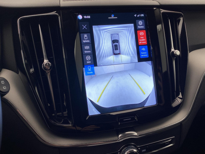 Volvo XC60 B5 AWD DARK PLUS AUT CZ