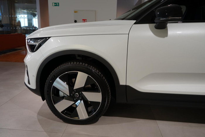 Volvo XC40 PURE ELECTRIC TWIN - Rezervace