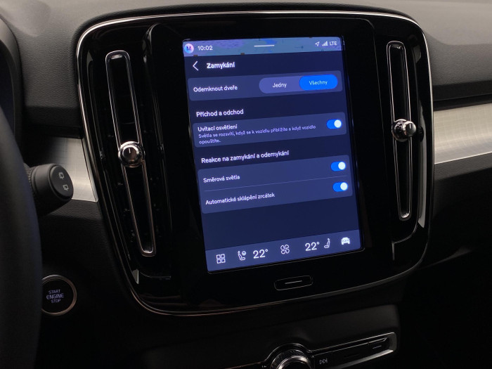 Volvo XC40 B3 DARK PLUS AUT CZ