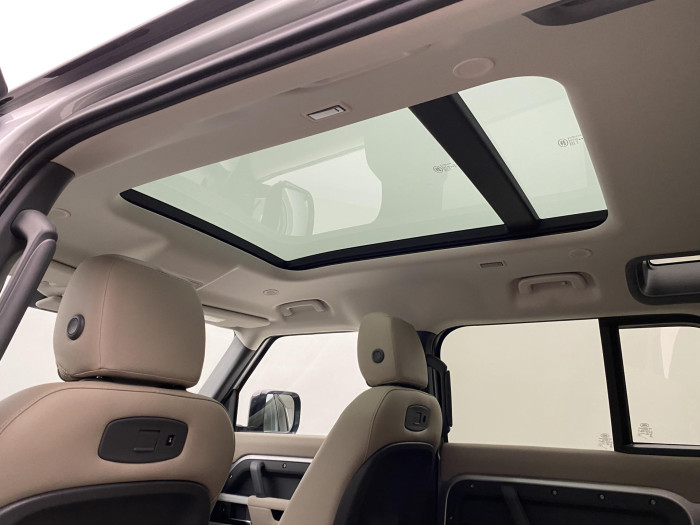 Land Rover Defender 110 P400 SE AWD AUT CZ 3.0 SE