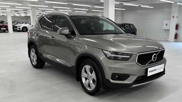 Volvo XC40 B4 AWD MOMENTUM ADVANCED 1.maj 2.0 Momentum