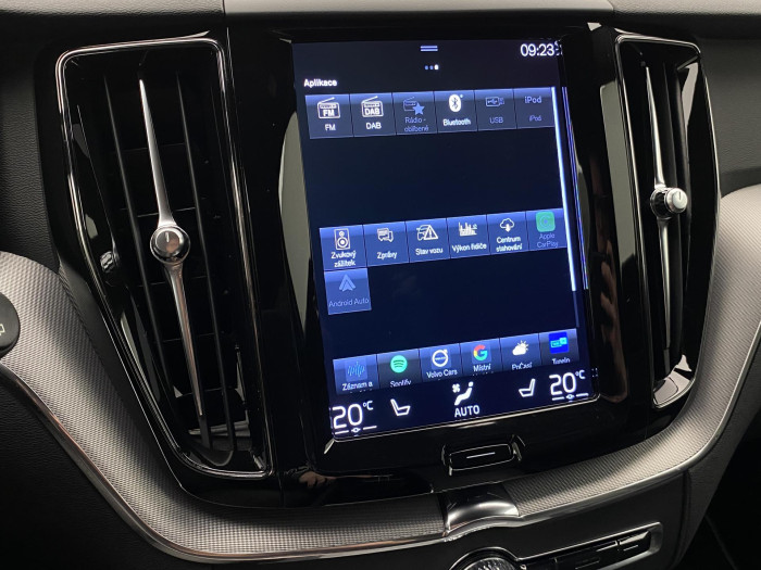 Volvo XC60 B5 AWD R-DESIGN AUT