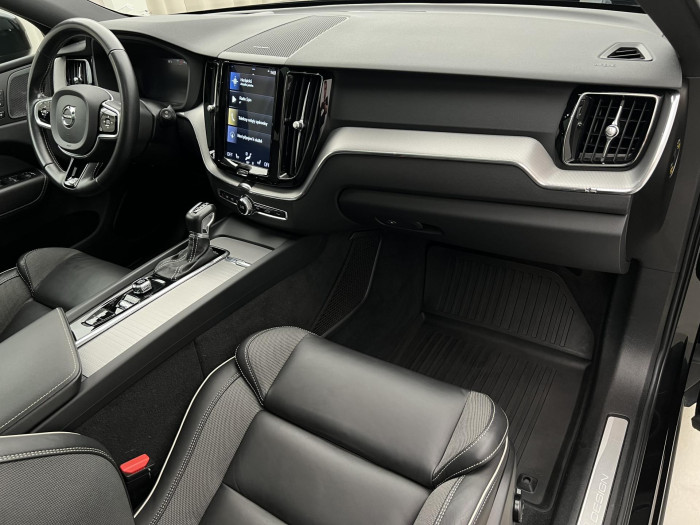 Volvo XC60 T6 AWD R-DESIGN AUT