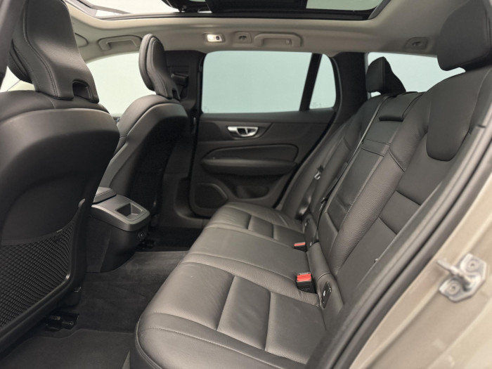 Volvo V60 CC B5 AWD PRO AUT CZ 2.0 CC CC