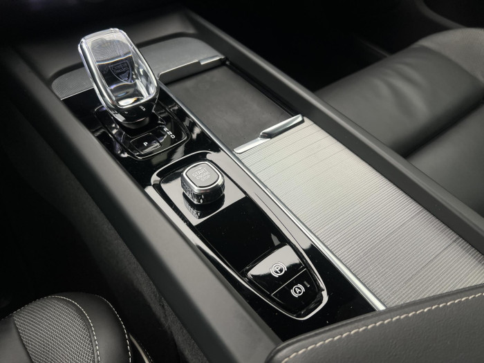 Volvo V60 CC B4 AWD PLUS AUT 1.maj.