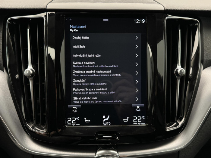 Volvo XC60 B4 AWD PLUS DARK AUT CZ