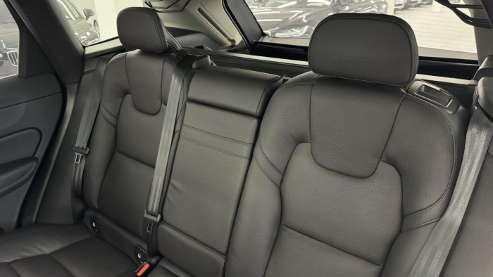 Volvo XC60 T6 AWD RECHARGE REZERVACE