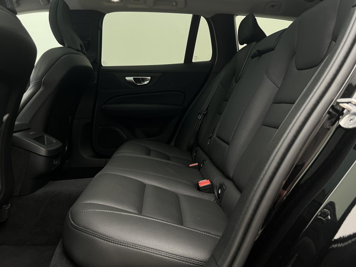 Volvo V60 B4 PLUS DARK AUT 1.maj.