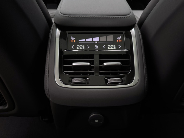 Volvo XC90 T8 AWD RECHARGE DARK ULTRA 7