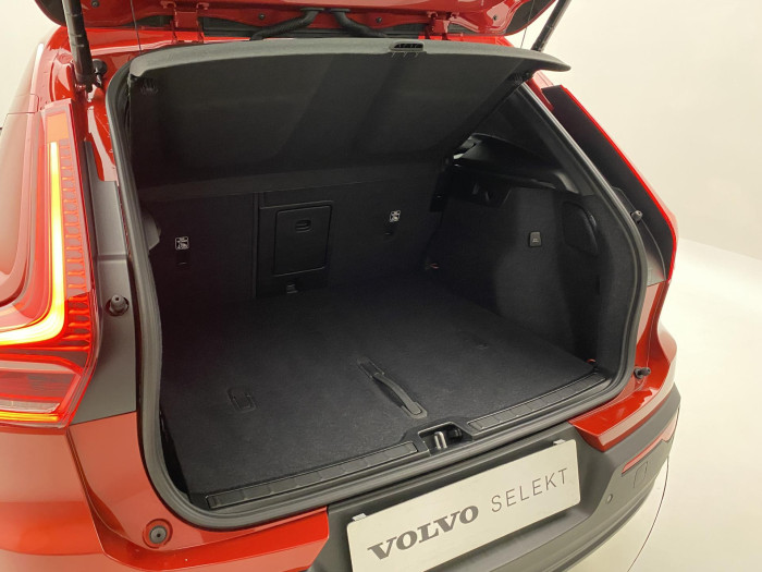 Volvo XC40 B3 DARK PLUS REZERVACE