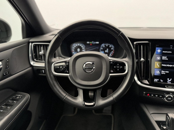 Volvo V60 B4 R-DESIGN AUT REZERVACE