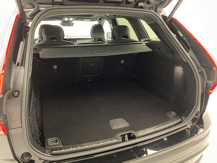 Volvo XC60 T8 AWD PLUG-IN PLUS REZERVACE