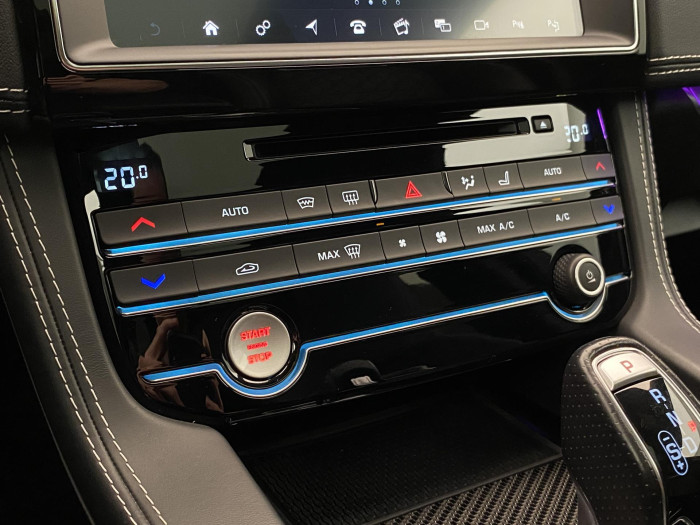 Jaguar F-Pace 5.0 V8 SVR AWD REZERVACE 5.0 V8