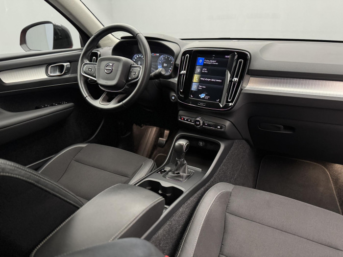 Volvo XC40 T3 MOMENTUM CZ 1. maj. 1.5 Momentum