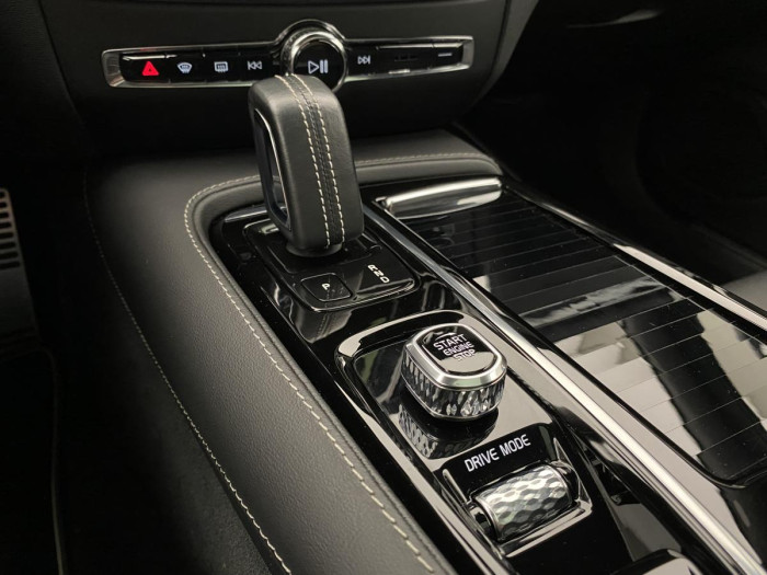 Volvo V60 T6 AWD RECHARGE REZERVACE