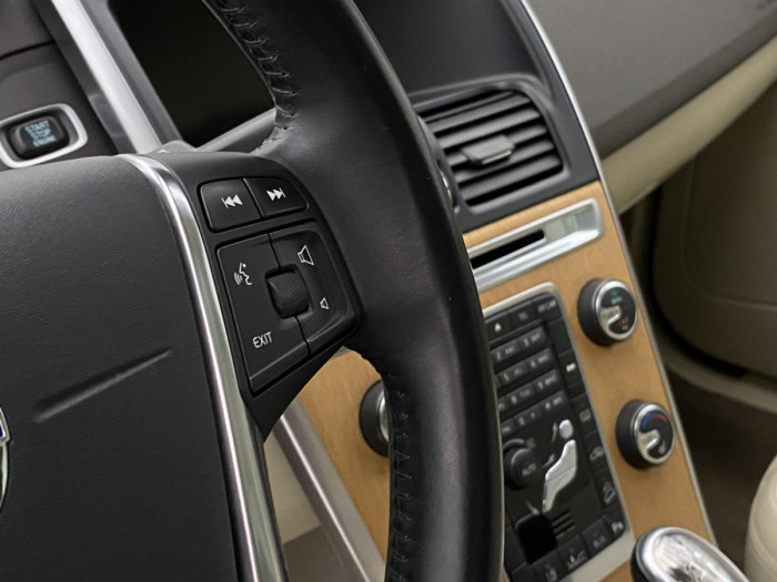 Volvo XC60 D5 AWD MOMENTUM AUT REZERVACE 2.4 d Momentum