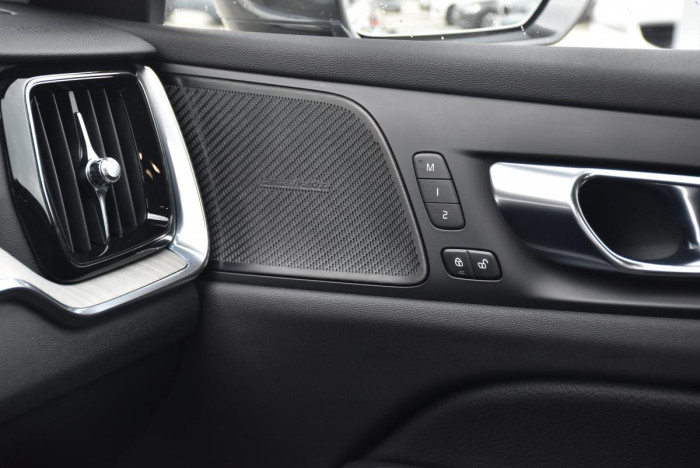Volvo V60 T8 AWD RECHARGE REZERVACE