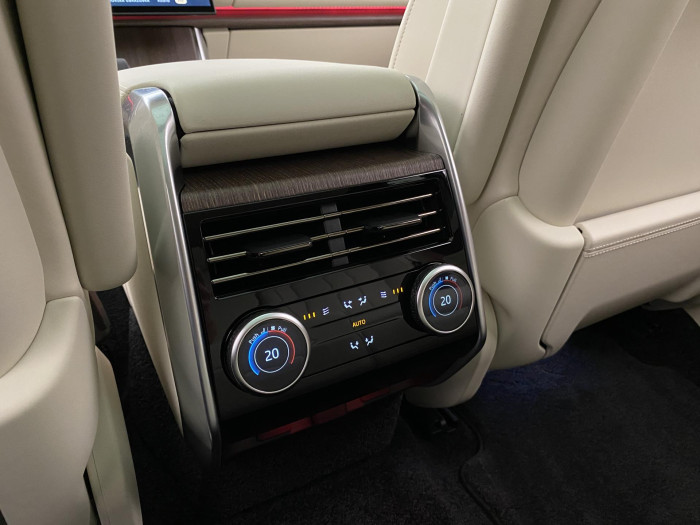 Land Rover Range Rover P550e AUTOBIOGRAPHY SWB